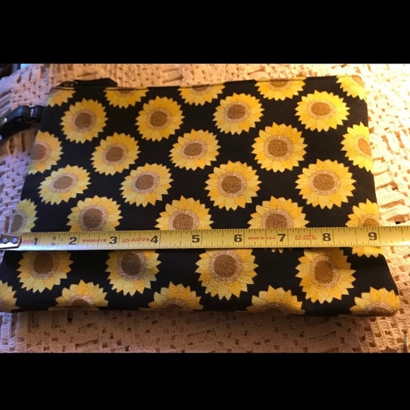 NWOT 🌻Adorable 🌻Sunflower🌻 Wristlet - Picture 4 of 6